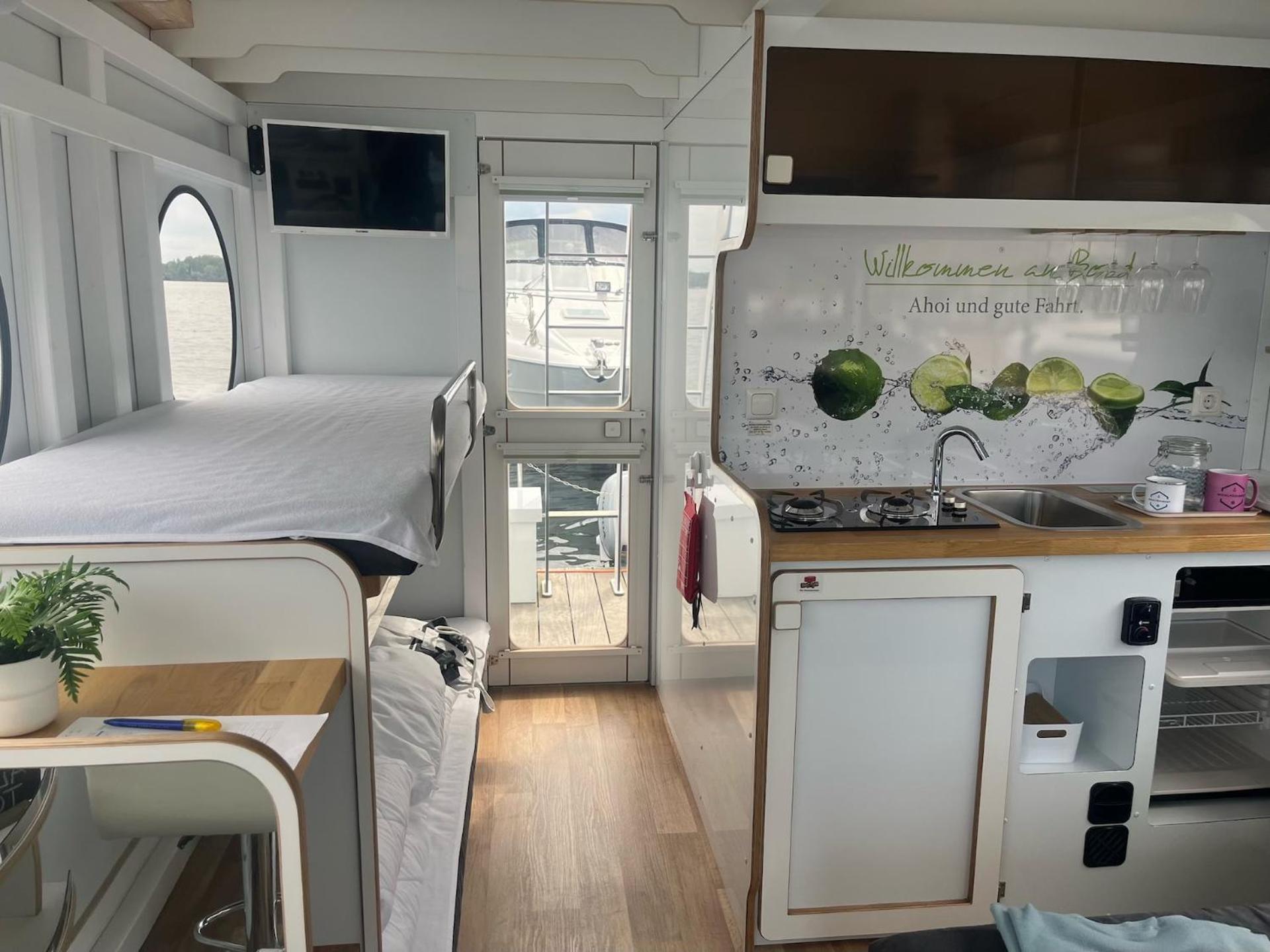 Hotel Wohlfuehlboot Hausboot - Festlieger Im Hafen Bad Saarow - Wc An Bord, Dusche An Land Zewnętrze zdjęcie