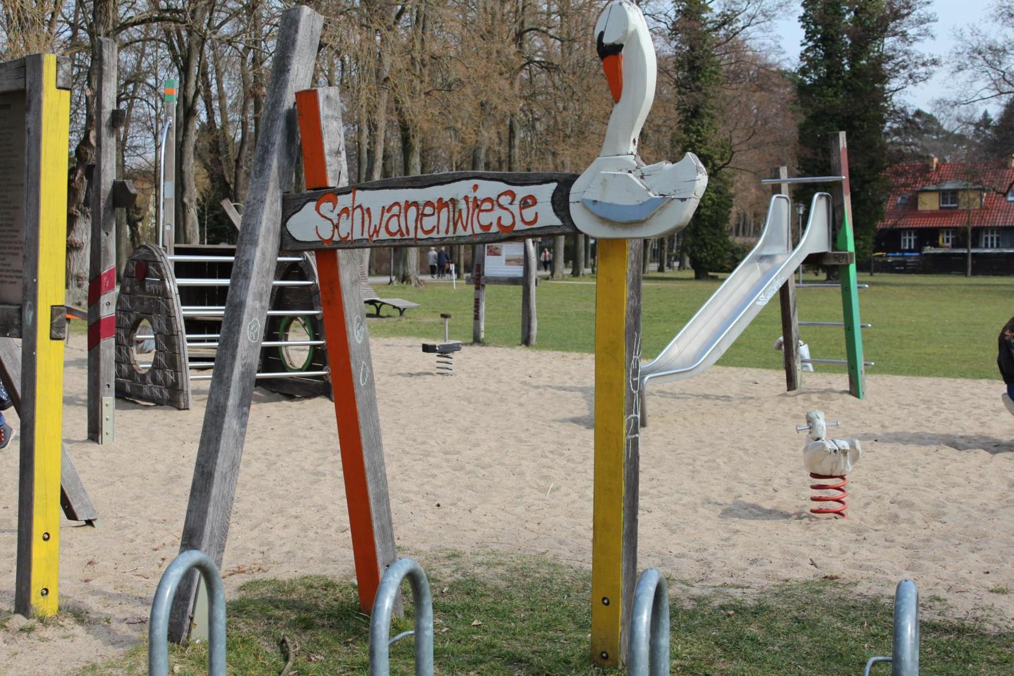 Hotel Wohlfuehlboot Hausboot - Festlieger Im Hafen Bad Saarow - Wc An Bord, Dusche An Land Zewnętrze zdjęcie