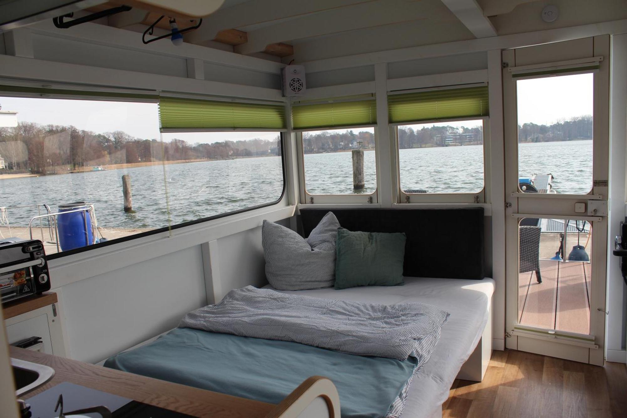 Hotel Wohlfuehlboot Hausboot - Festlieger Im Hafen Bad Saarow - Wc An Bord, Dusche An Land Zewnętrze zdjęcie