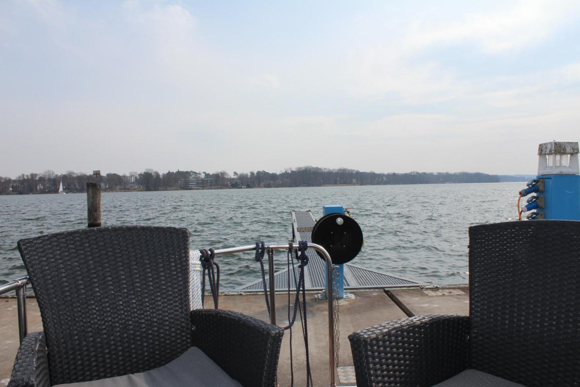 Hotel Wohlfuehlboot Hausboot - Festlieger Im Hafen Bad Saarow - Wc An Bord, Dusche An Land Zewnętrze zdjęcie