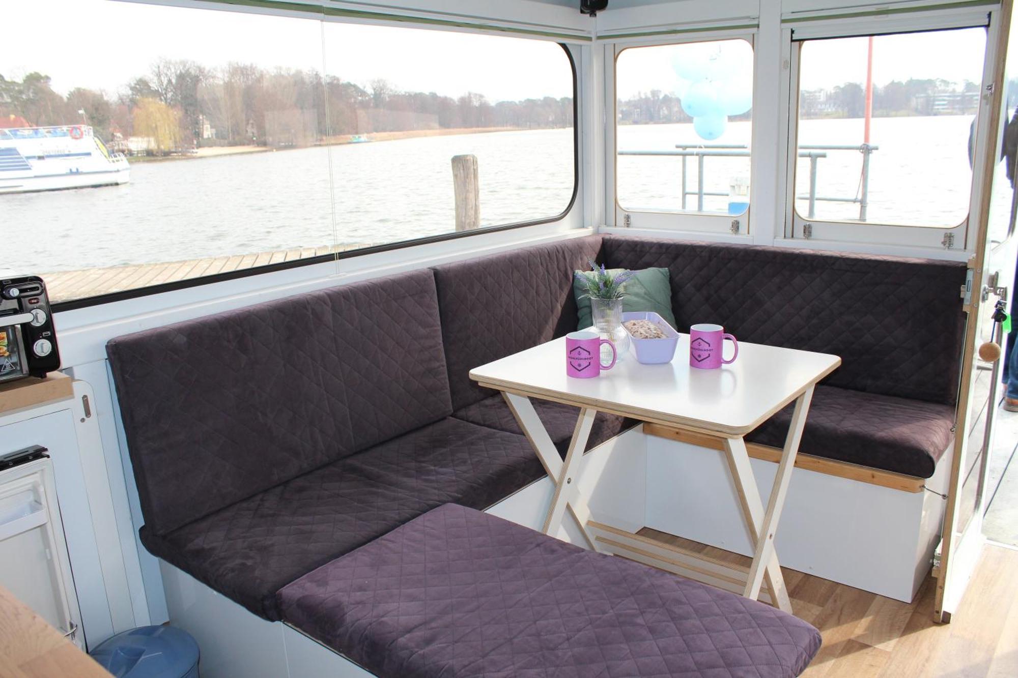 Hotel Wohlfuehlboot Hausboot - Festlieger Im Hafen Bad Saarow - Wc An Bord, Dusche An Land Zewnętrze zdjęcie